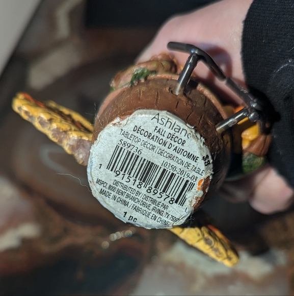 Set of Thanksgiving Decorations, Turkey and a candle holder. - Picture 9 of 10